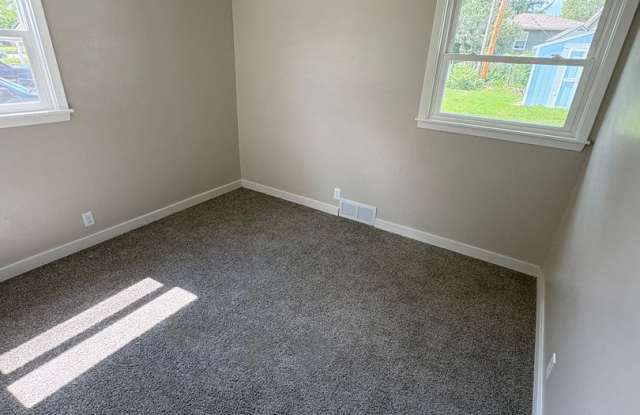 UPDATED 3 Bedroom 1 Bathroom single family home Gallery 4