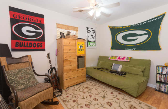 Cozy 3 bedroom house on Fourth street! Gallery 4