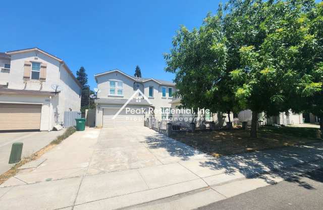 Spacious Stockton 5bd/3ba back up to Elkhorn Golf Club photos photos