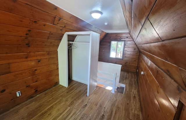 Cozy Cottage - 23784 Springwater Road, Crestline, CA 92325