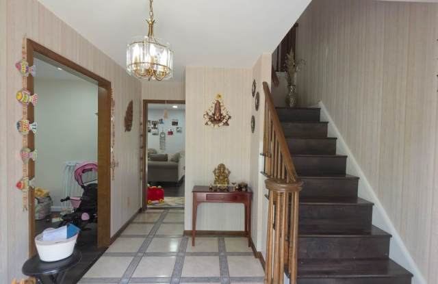 Centrally located, 4/5 spacious bedroom, 2.5 bathrooms, 2-car garage single family home with huge yard & lots of off-street parking! Gallery 4