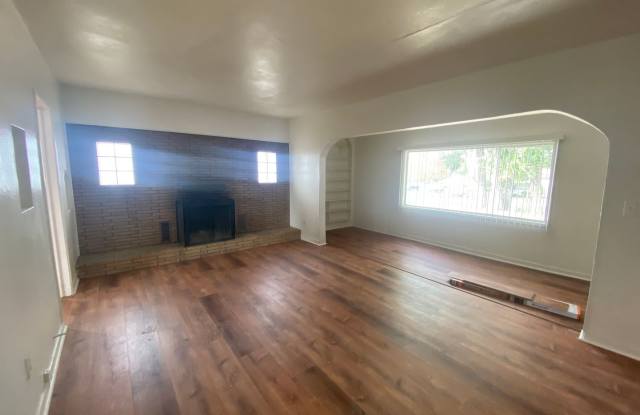 2 Bedroom House Gallery 3