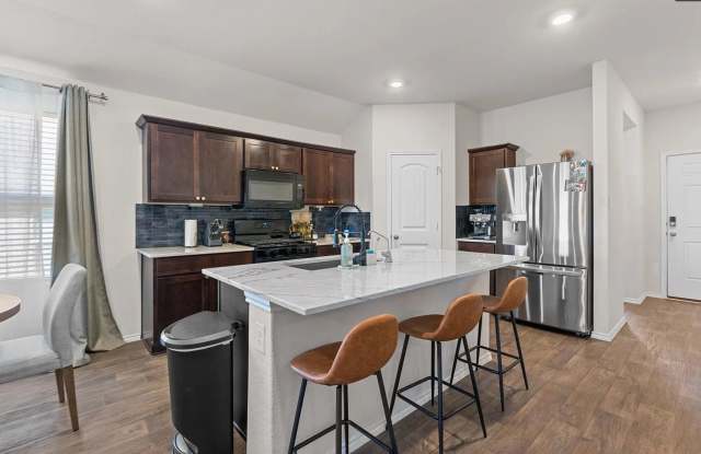 Charming 4BR House in San Marcos Gallery 3