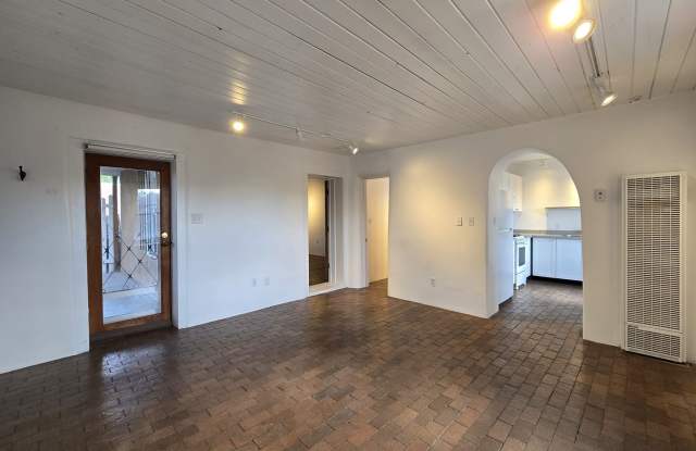 808 Agua Fria Unit A Gallery 3