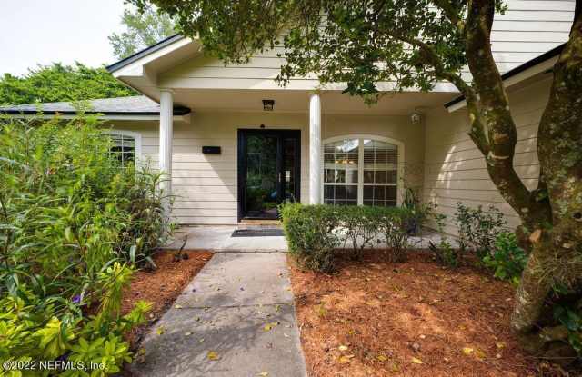 4423 BATTLECREEK Court E - 4423 Battlecreek Court East, Jacksonville, FL 32258