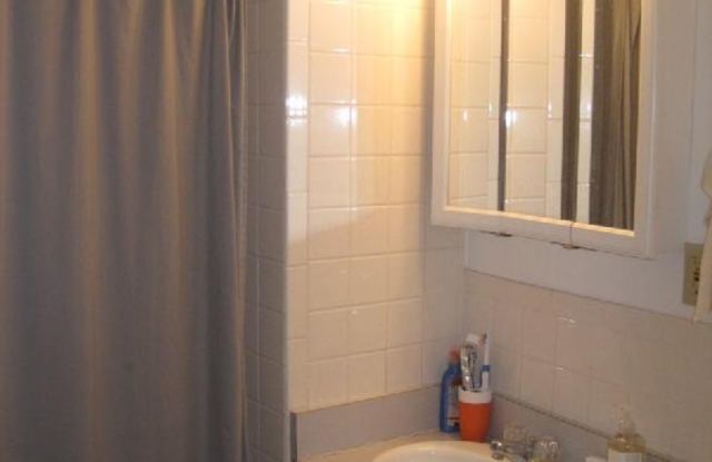 Nicely renovated 3 bed unit at an unbeatable price! Gallery 3