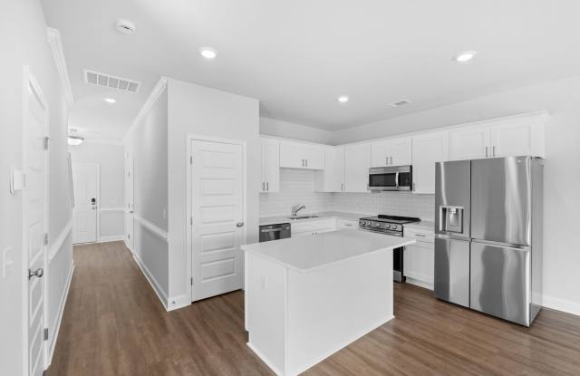 Woodford Station - 3 Bedroom Gallery 1