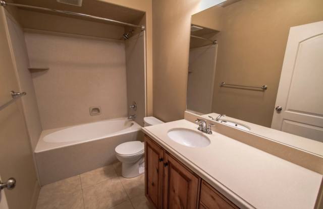 Milano Village | 3 Bedroom Naples Gallery 4