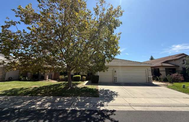 3 Bed| 2 Bath | 1840 SF | 3 Car Garage | Single Story | Tenant pays $175 monthly for WS&G photos photos