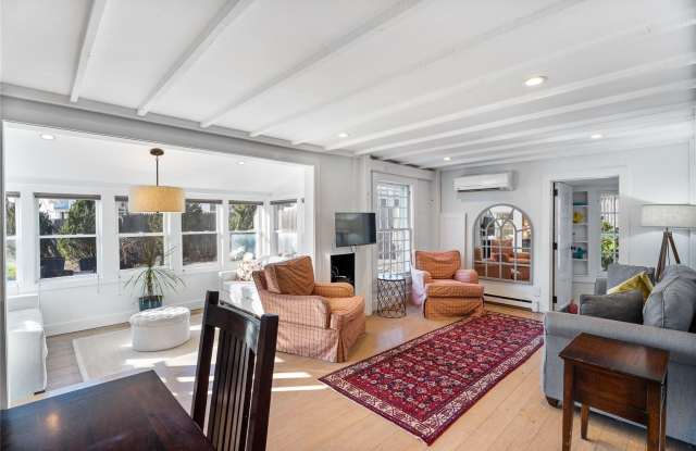 10 Beach Lane Gallery 3
