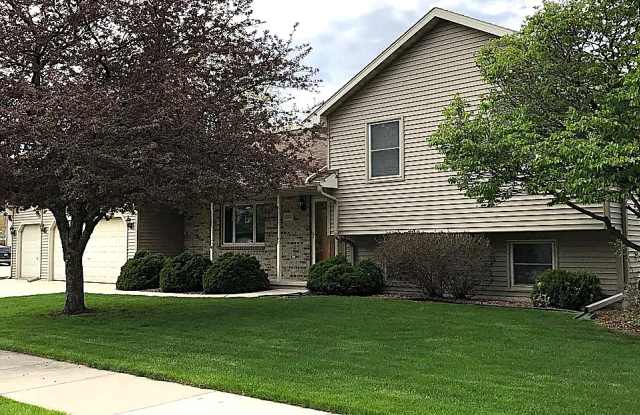 2810 Windhurst Dr - 2810 Windhurst Drive, Oshkosh, WI 54904 2810 Windhurst Dr - 2810 Windhurst Drive, Oshkosh, WI 54904
