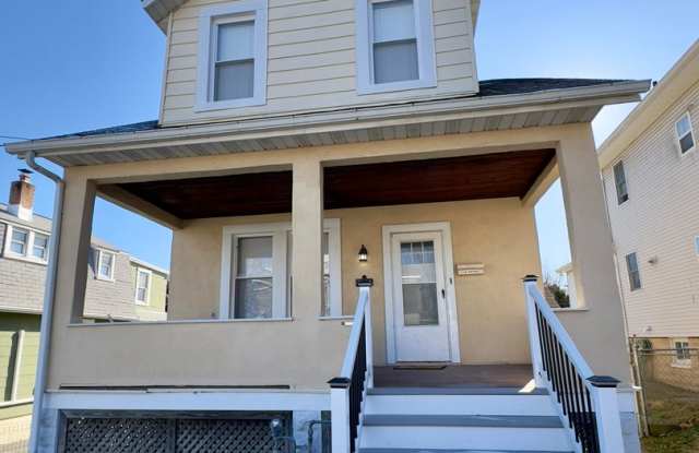 Fantastic 3-Bedroom Overlea Home with Open-Floor Plan! photos photos