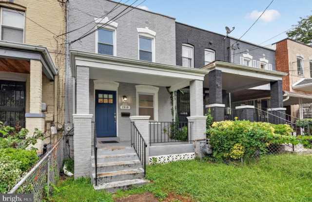 1510 HOWARD Road SE Gallery 1