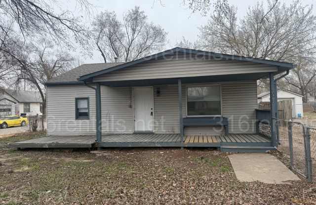 $1400 - 4 bedroom / 2 bathroom - Single Family Home photos photos