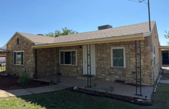 Fully Furnished All Bills Paid 2 Bedroom 2 Bath Home Gallery 1