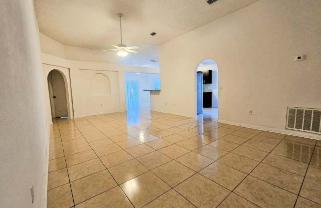 Welcome Home to Space, Convenience, and Minneola Charm! Gallery 4