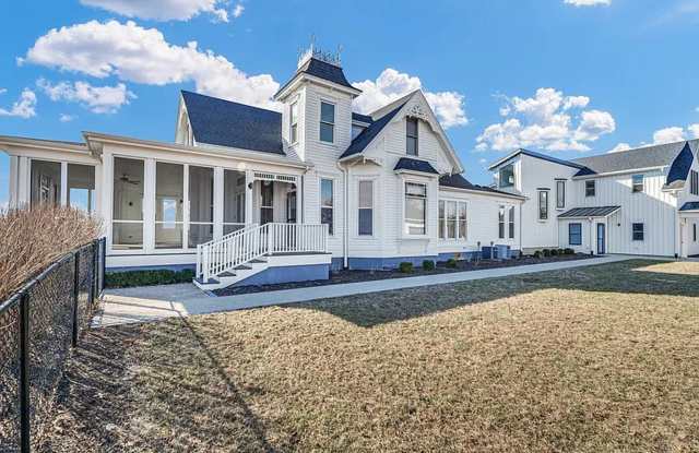 NEW LISTING-5 bedroom, 3 bathroom farmhouse-DeLand, Illinois photos photos