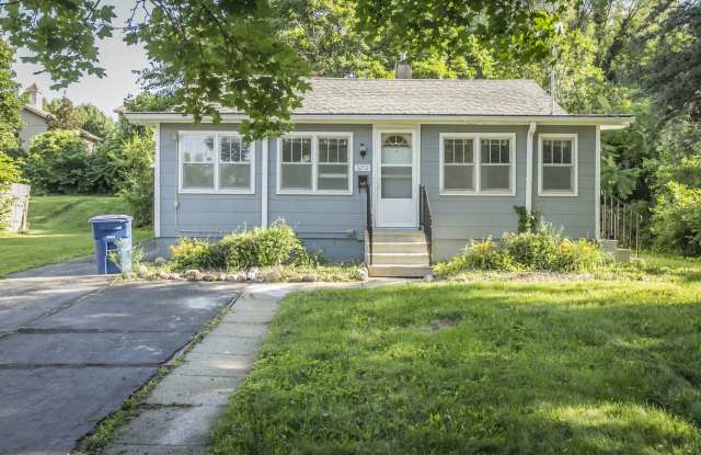 2 Bedroom 2 Bathroom Home Available - 3252 Dubuque Avenue, Des Moines, IA 50317 2 Bedroom 2 Bathroom Home Available - 3252 Dubuque Avenue, Des Moines, IA 50317