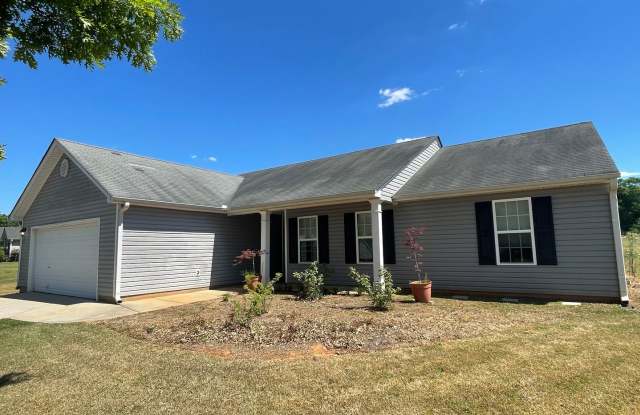 3-bedroom, 2-bath home in Oglethorpe County is situated on a 1.53 spacious lot with a fenced-in backyard! Gallery 1