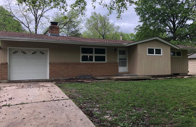5441 N Troost Ave - 5441 N Troost Ave, Kansas City, MO 64118