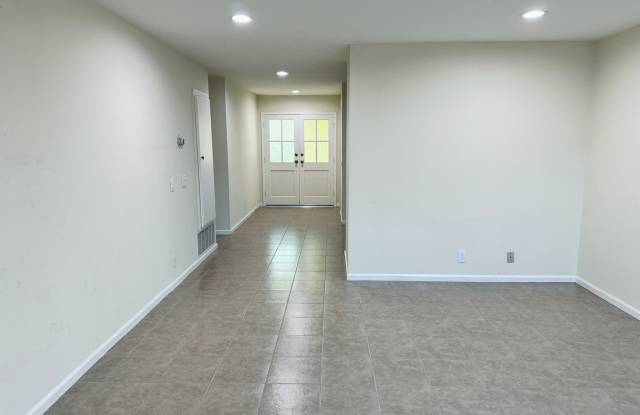 Single Level 4 Bedroom Home with NEW A/C in Fountain Valley Gallery 3