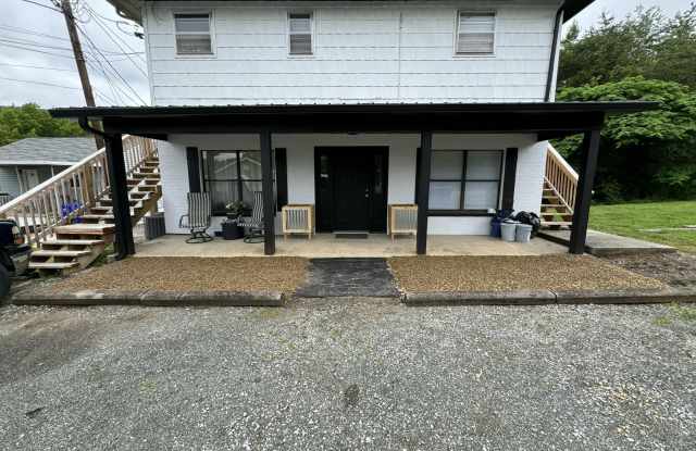 630 Carlock Ave - 630 Carlock Avenue, Harriman, TN 37748