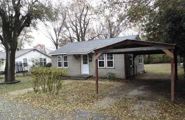 Available May 1st! 3-Bedroom, 2-Bathroom Home in downtown Springdale! photos photos