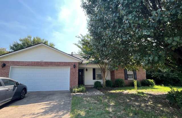 2005 S Tampa Ave - 2005 South Tampa Avenue, Russellville, AR 72802