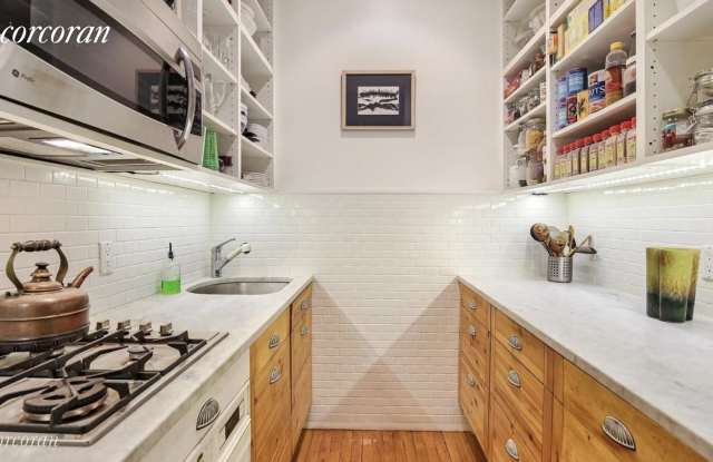 162 Columbia Heights Gallery 3