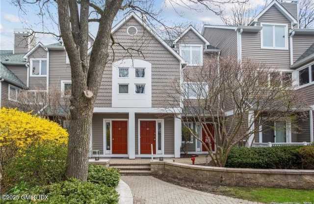 453 E Putnam Avenue photos photos