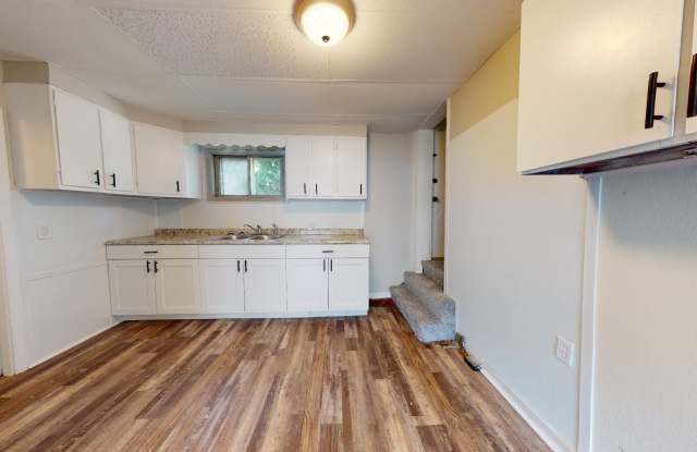 Huge 4 Bedroom Single Family House - almost 1500 SQ FT! photos photos