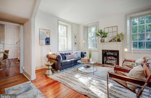 7604 EAST LN Gallery 4