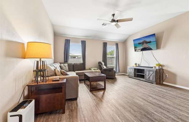 Updated 3-Bedroom Home in Newcastle Gallery 1