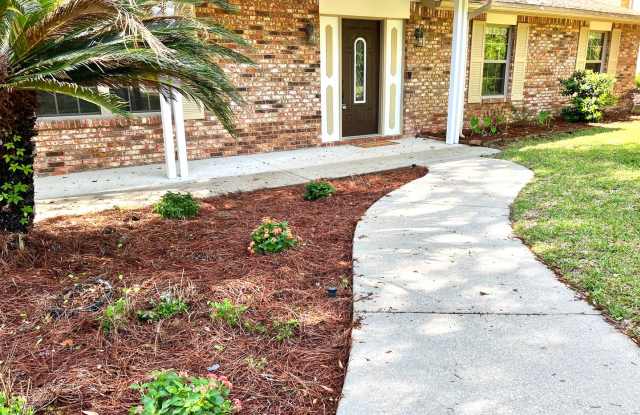 Beautifully updated 4 bedroom Lake Sharon home! Gallery 4