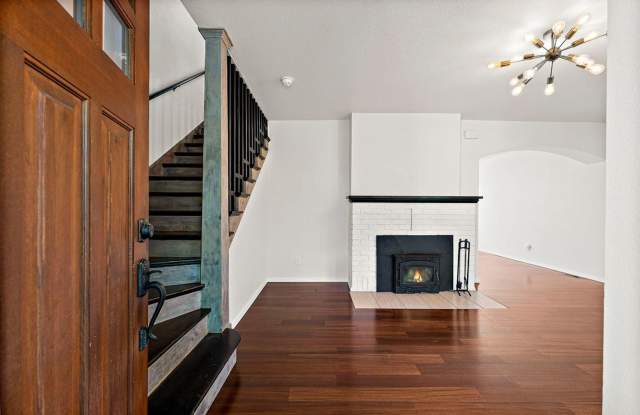 Modern 4-Story Townhouse in Tacoma’s Historic Stadium District | 4 Bed, 3 Bath w/ Private Patio! Gallery 4