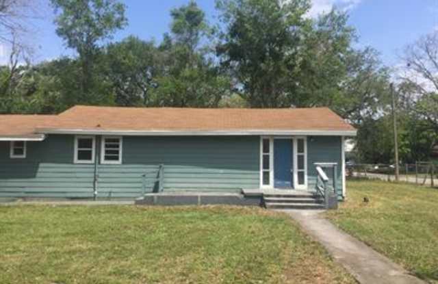 1316 W 12th Street - 1316 West 12th Street, Sanford, FL 32771