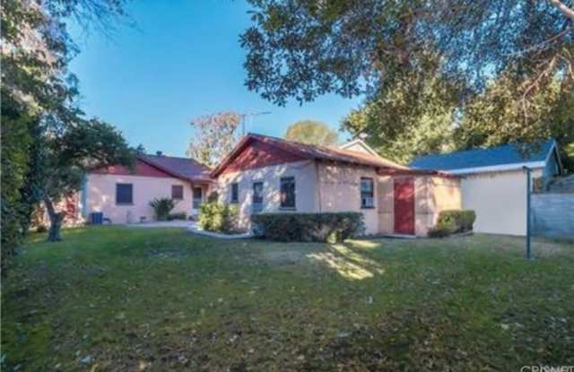 4048 Camellia Avenue Gallery 3