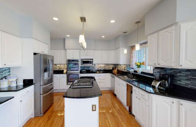 Secluded, 5 Bedroom Horse Property in Sun Hills w/ SPECTACULAR VIEWS!! Gallery 4