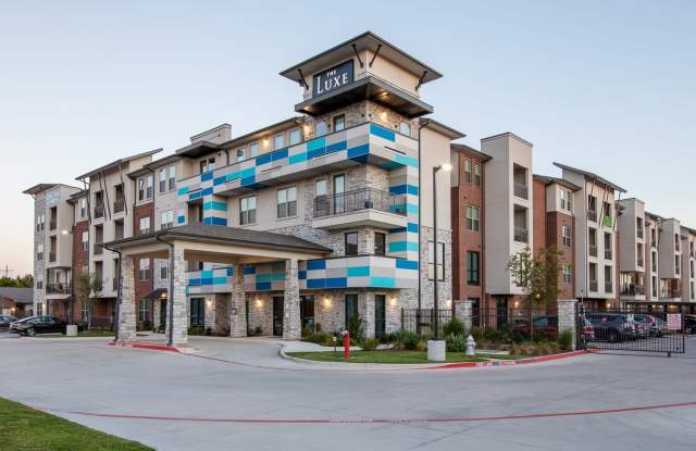 The Luxe at Cedar Hill - 55+ Senior Housing Gallery 1