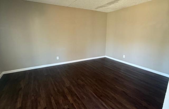 2 bedroom/1 bath RENOVATED Gallery 3