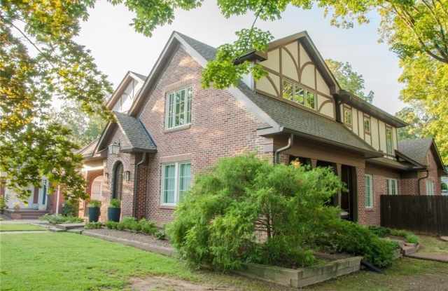 1300 N Morningside Drive NE Gallery 2