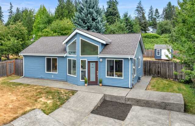Rare Rose Hill Rambler with Expansive Lot Gallery 1