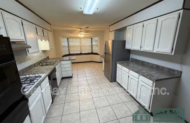 702 Ynestra Dr Gallery 3
