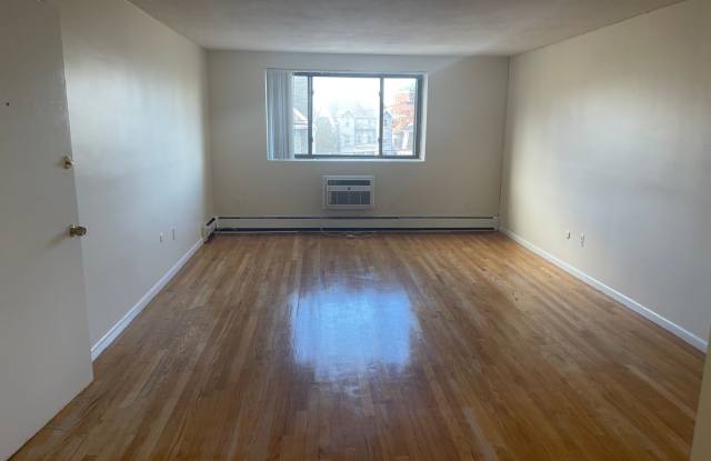 HUGE Studio , AC, Dishwasher HW floors Lots of Closets ! 1 free month photos photos