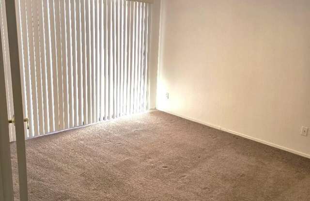 1807 N VENTURA Lane Gallery 4