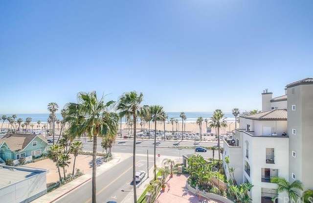 200 Pacific Coast Gallery 2