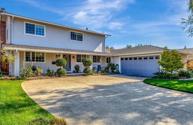 Executive Oasis l Huge Lot with Lush Green Landscaping and a Private Pool photos photos