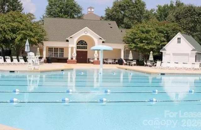 17633 Delmas Drive Gallery 4