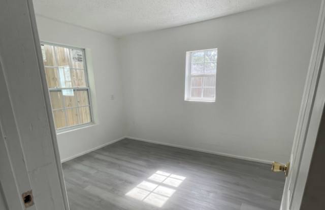 2015 Yonge St. Gallery 4