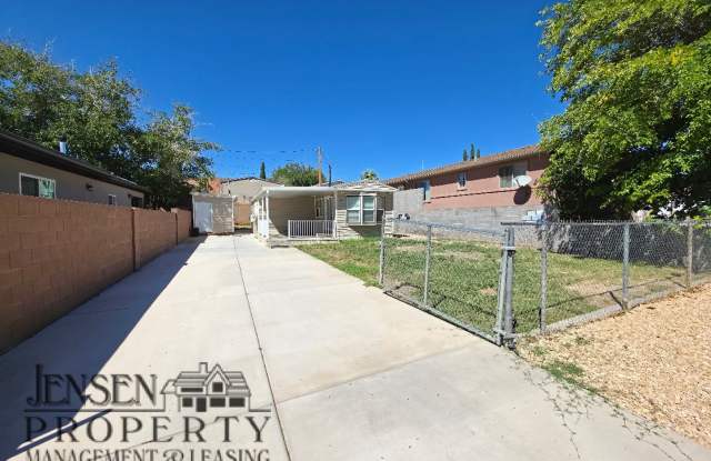 Newer Affordable Two Bedroom-Washer/dryer Hookups Gallery 4